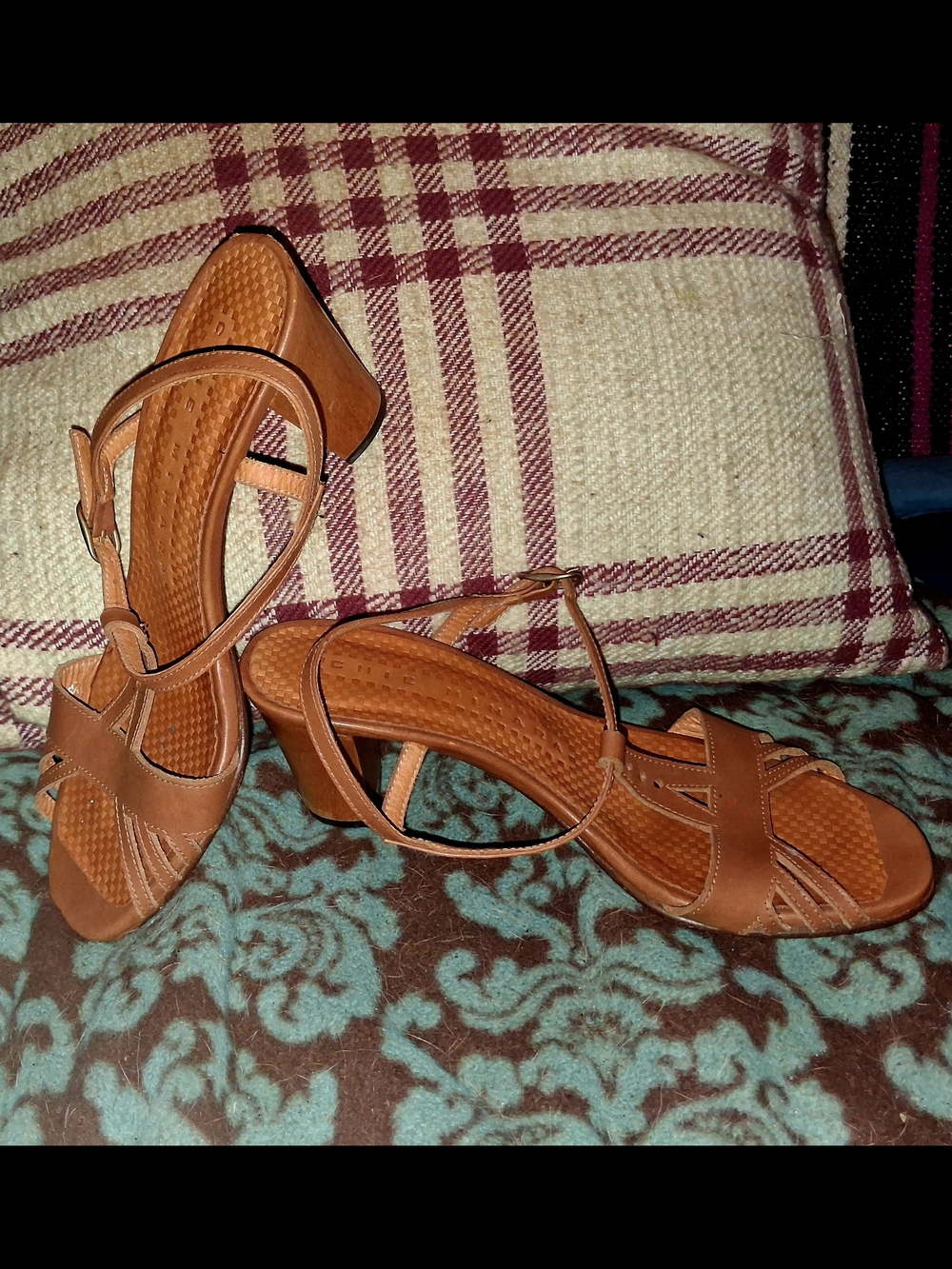 Chi Mihara Tan Stappy Leather Sandle made In Spain.
